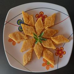 A picture of Mango coconut vadi / burfi.