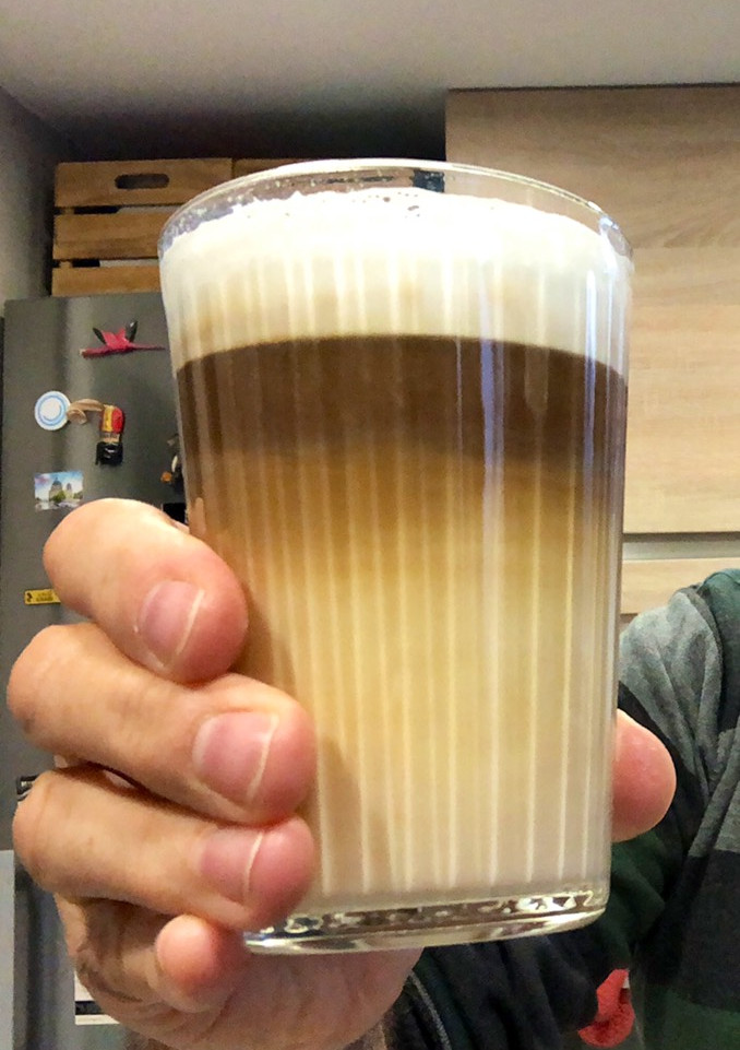 Una foto de Café Latte Macchiato perfecto