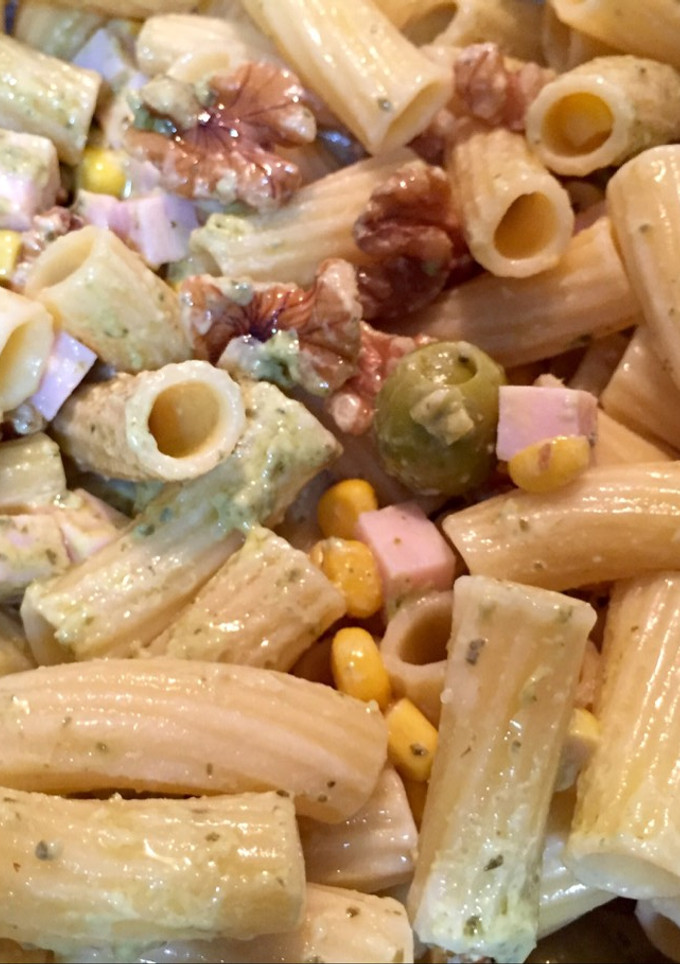 Una foto de Ensalada de pasta al pesto