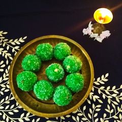 A picture of Lauki Nariyal Ladoos.