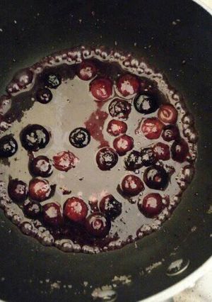 A picture of Blueberry syrup.