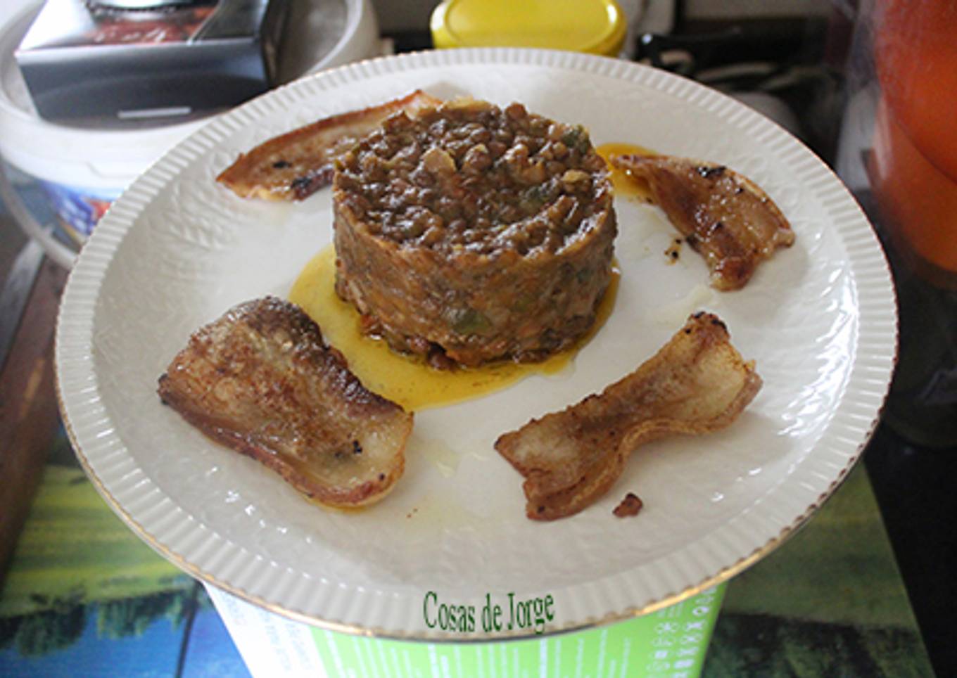 Montadito de lentejas con tocino