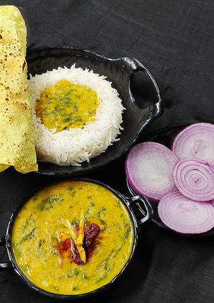 A picture of Dal palak.