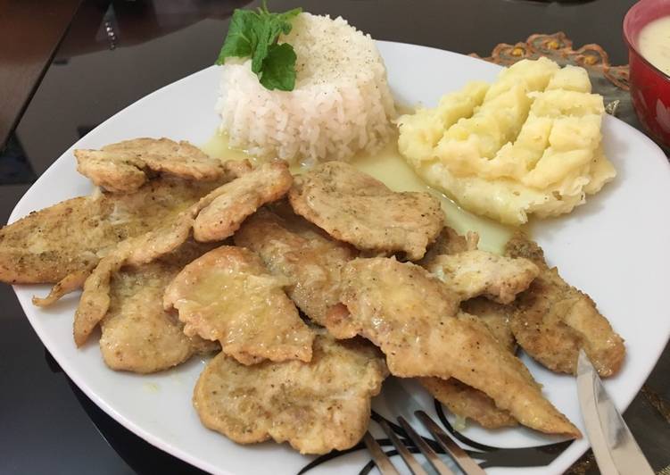 شرحات دجاج مطفاية بالحمض والثوم مع أرز ابيض وبطاطا بوريه