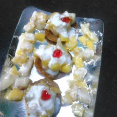 A picture of Spinch mathri fruit chat.