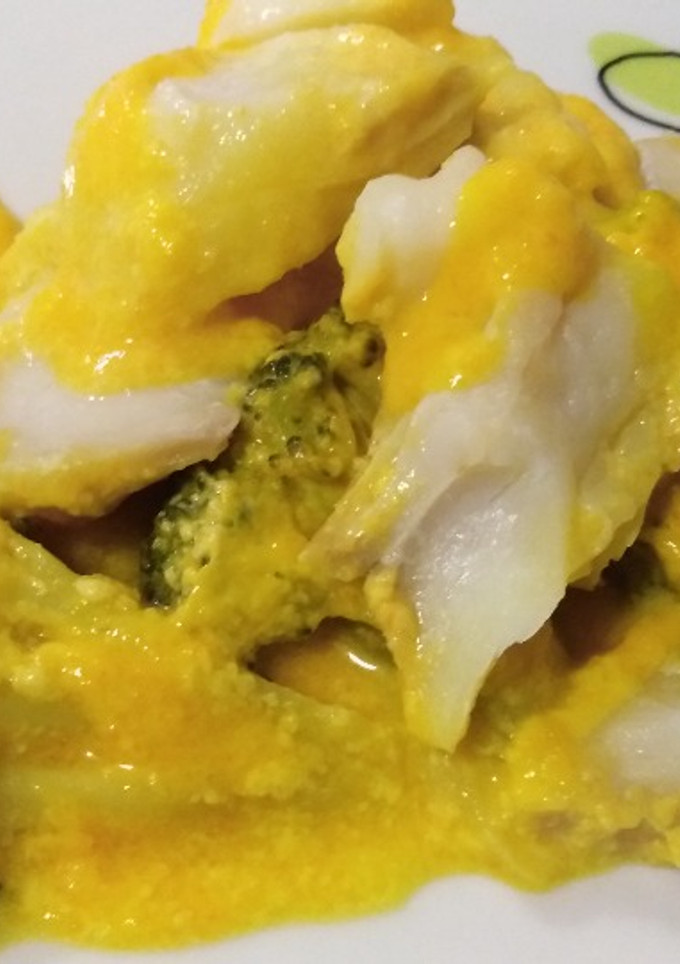 Una foto de Bacalao con salsa de zanahoria