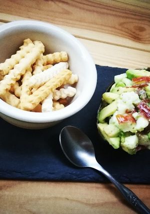 Foto principal de Aguacate relleno con jamón curado y mozzarella