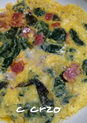 Foto principal de Tortilla de queso, chorizo y espinacas