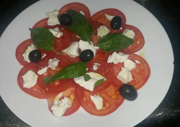 Carpaccio de tomate y queso fresco