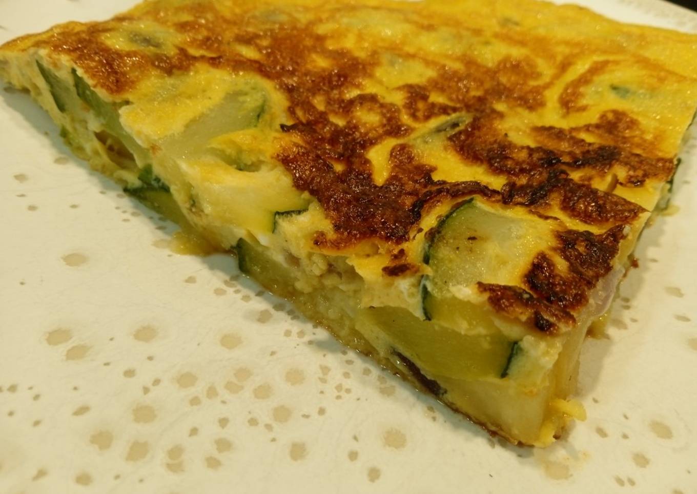 Tortilla de calabacín, cebolla y patata