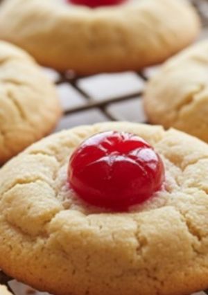 Una foto de Galletas con Guinda en el Medio y Horneada