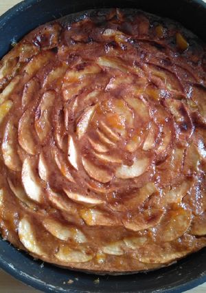Una foto de Tarta de yogur y manzanas de casa