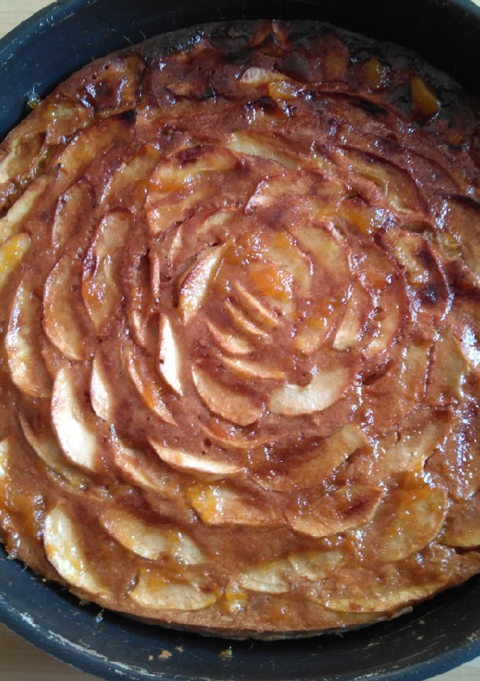 Una foto de Tarta de yogur y manzanas de casa