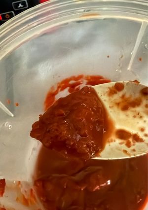 Una foto de Salsa en chile guajillo
