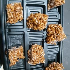 A picture of Puffed rice chikki.