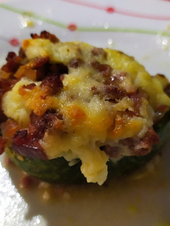 Una foto de Zapallitos con carne panceta queso y bechamel de queso