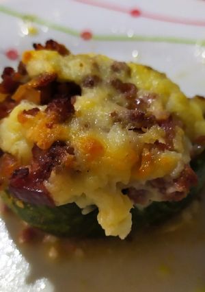 Una foto de Zapallitos con carne panceta queso y bechamel de queso