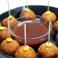 A picture of Corn cheese balls.
