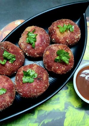 A picture of Beetroot and Chana Dal Kabab.