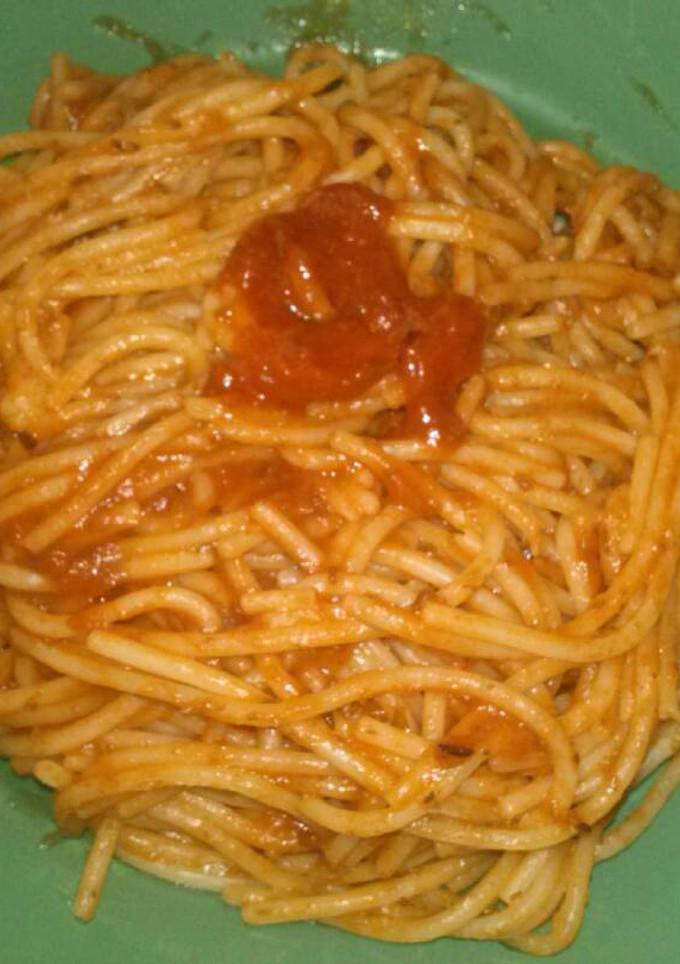 Una foto de Espaguettis a la boloñesa