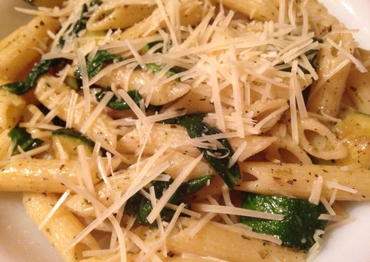 Steps to Prepare Perfect Quick Spinach and Zucchini Pasta