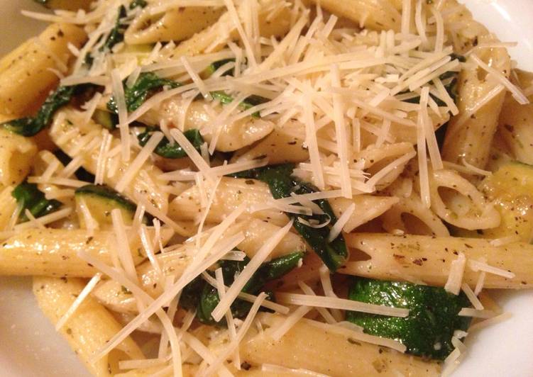 Recipe of Award-winning Quick Spinach and Zucchini Pasta