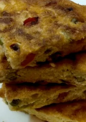 मूंग दाल ऑमलेट (moong dal omelette recipe in Hindi) रेसिपी मुख्य फोटो