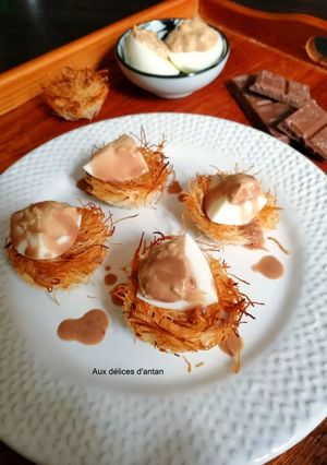 Une photo de Œufs mimosa au chocolat en nid de kadaïf