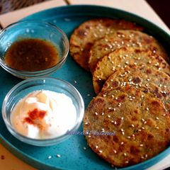 A picture of Millet biscuit bhakri.
