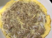 Una foto de omelette con atún