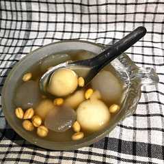 A picture of Wedang Ronde.