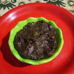 A picture of Fried Onions & Garlic Chutney.