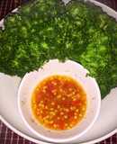 Súp lơ (bông cải xanh) luộc chấm muối ớt