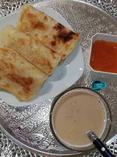 صورة لوصفة قهوة الحراير (حليب بالنيسكافيه) مرفوقة بالمسمن 😋