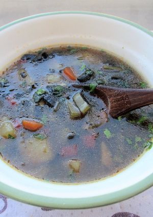 Foto principal de Sopa otoñal de setas trompeta de la muerte - veggie