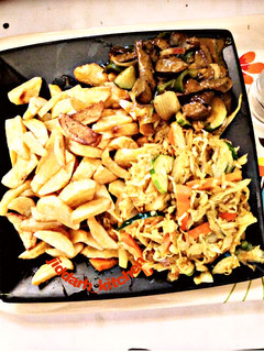 A picture of Chips,salad and liver source.