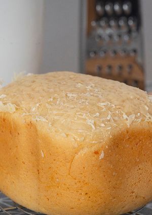 Una foto de Pan con queso parmesano en panificadora