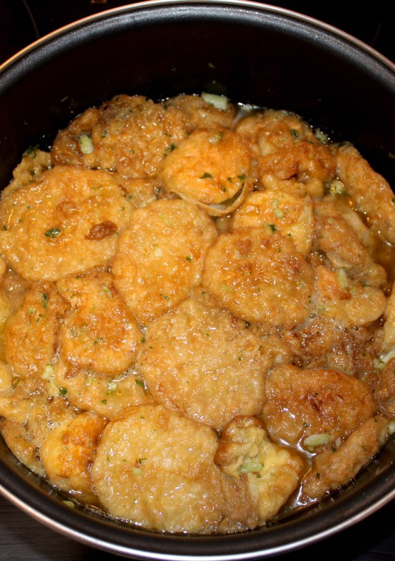 Una foto de Cazuela (patatas con bacalao y huevos cocidos)