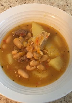 Una foto de Sopa o guiso de porotos blancos fácil
