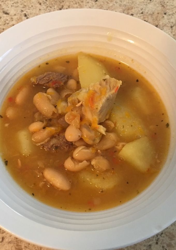 Una foto de Sopa o guiso de porotos blancos fácil