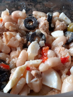 Una foto de Ensalada de alubias blancas