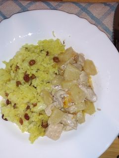 Kókuszos ananászos hús currys rizzsel recept fotója