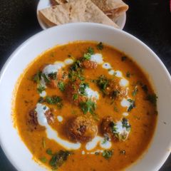 A picture of Dudhi kofta curry.