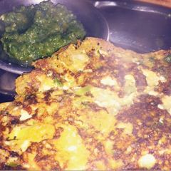 A picture of Paneer oats chilla.