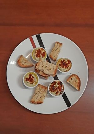 Una foto de Hummus de habas de soja germinada con tahini 2 cereales