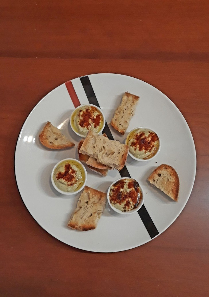 Una foto de Hummus de habas de soja germinada con tahini 2 cereales