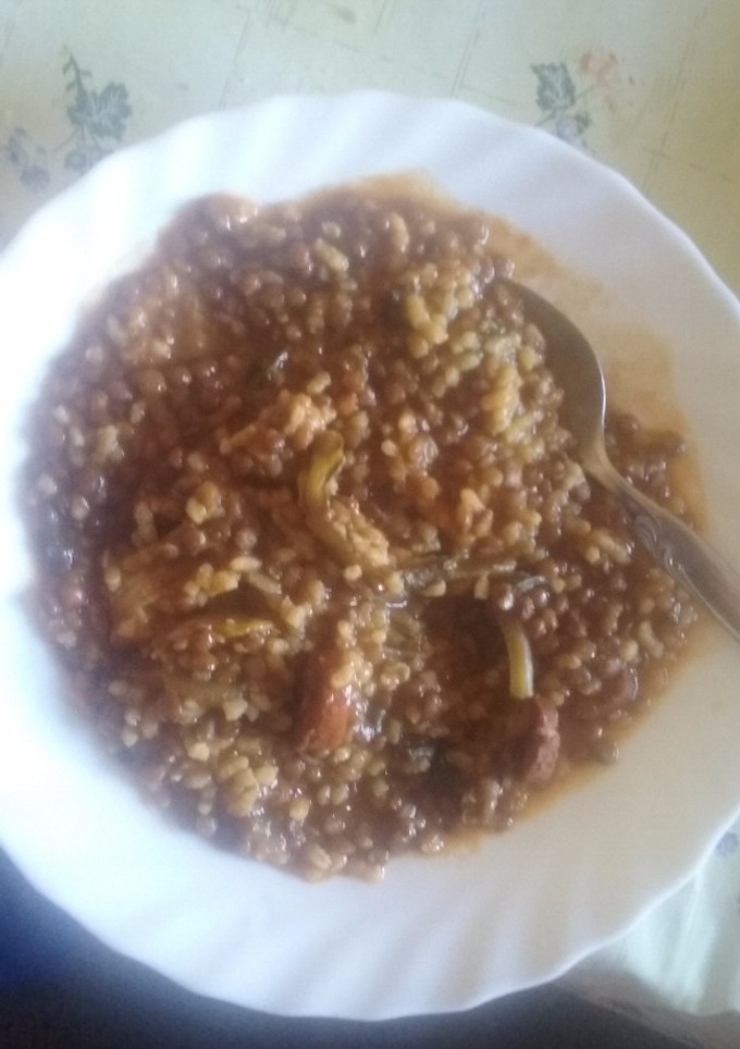 Una foto de Lentejas con arroz y verduras