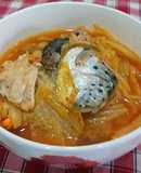 Canh đầu cá hồi nấu kim chi