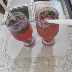 A picture of Lemon rose mojito.