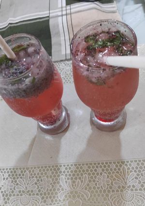 A picture of Lemon rose mojito.